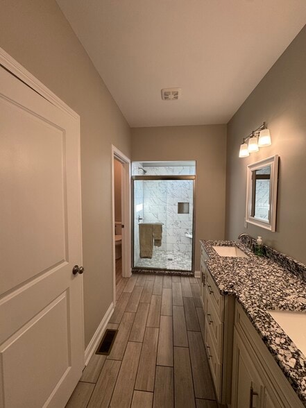Master Bath - 146 Sande Ridge Ln
