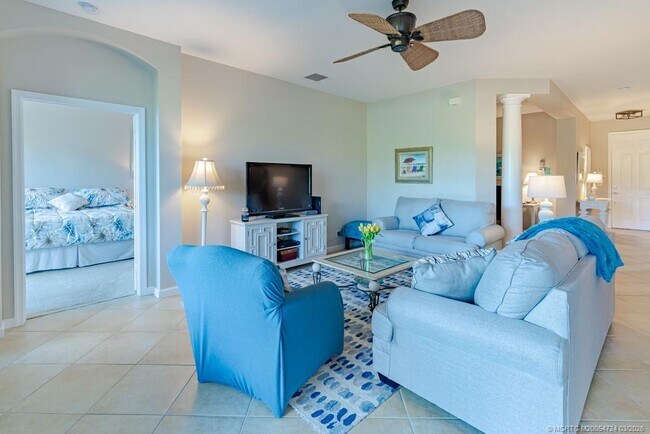 Building Photo - 2371 SW Carriage Hill Terrace