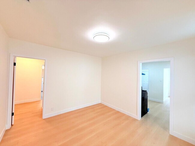 Building Photo - 6130 Whitsett Ave