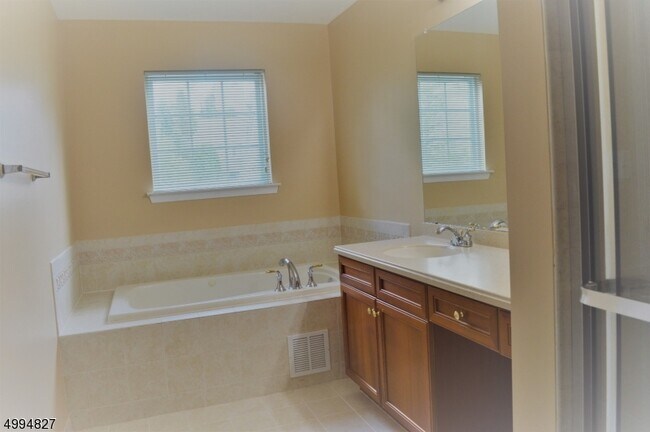 Building Photo - 297 Winding Hill Dr