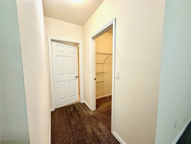 Building Photo - 902 SE 31st Terrace