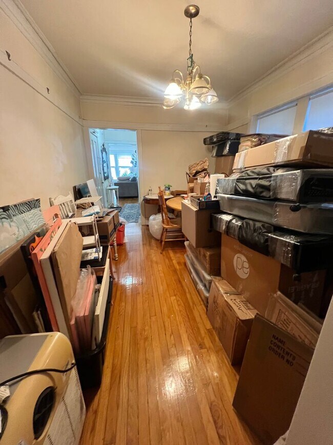 Building Photo - Huge One Bedroom in Irving Park