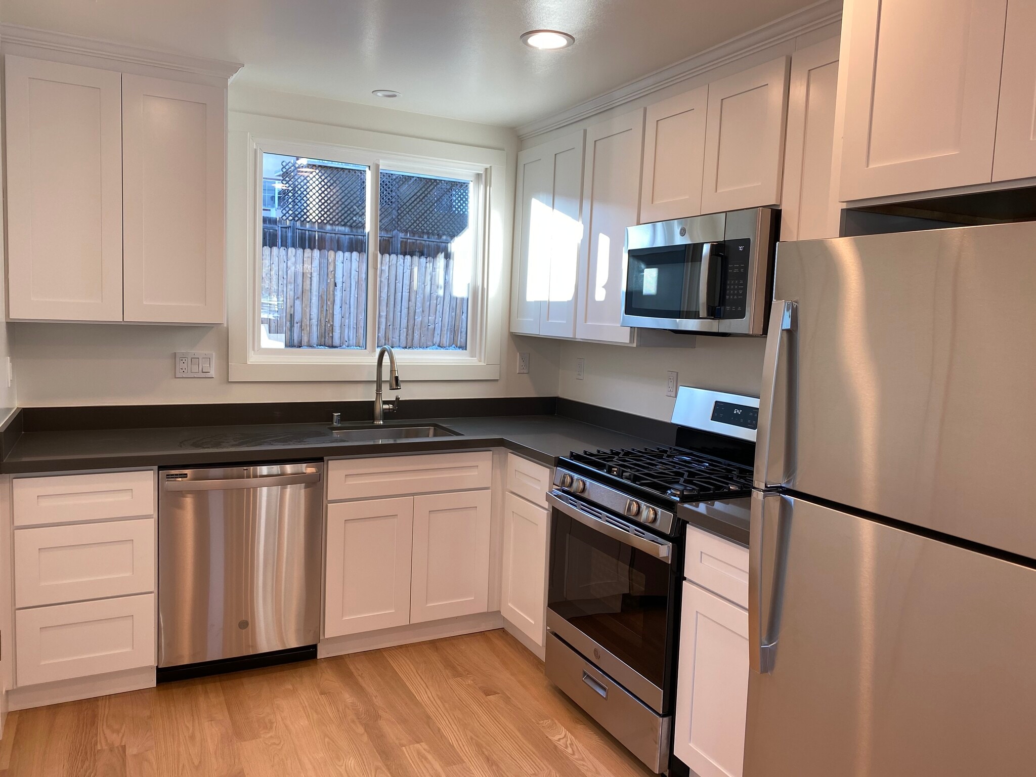 Kitchen - 232 Hazelwood Dr