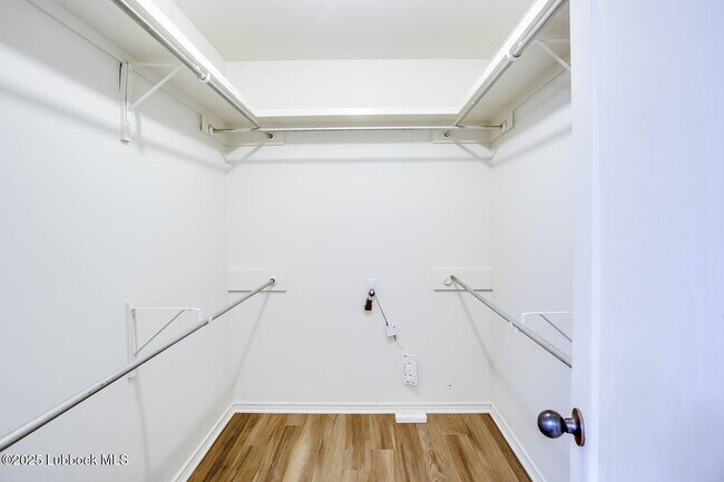 Building Photo - 2020 87th St