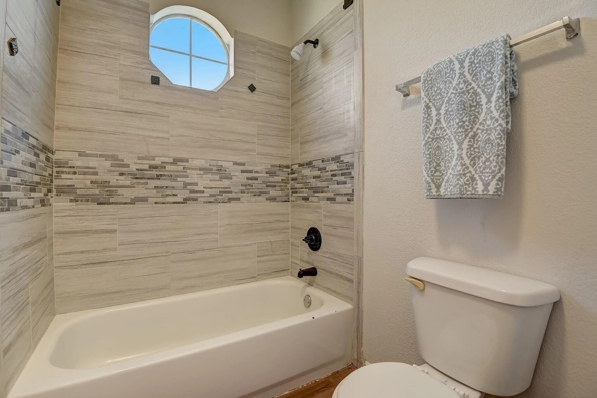 Building Photo - 328 Regency Dr