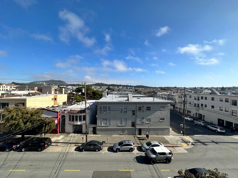 Building Photo - 1888 Clement St
