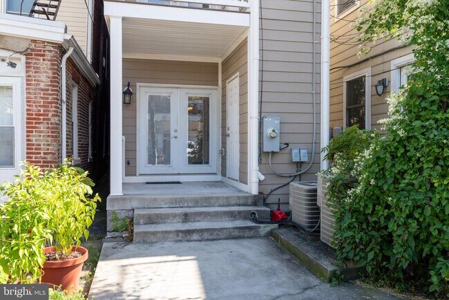 Building Photo - 1330 S Charles St