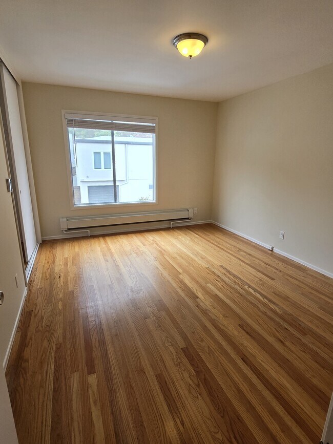 Building Photo - 445 Dellbrook Ave