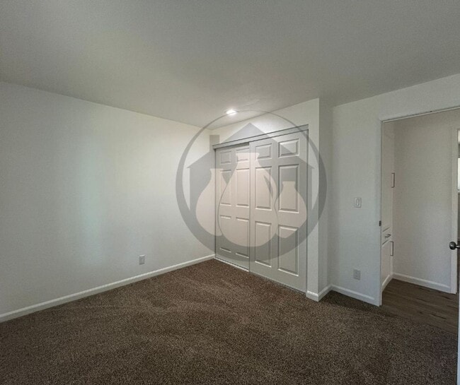 Building Photo - Single Level House- New Flooring-Freshly P...