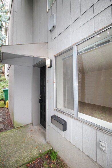 Building Photo - 5025-5025 S View Point Ter