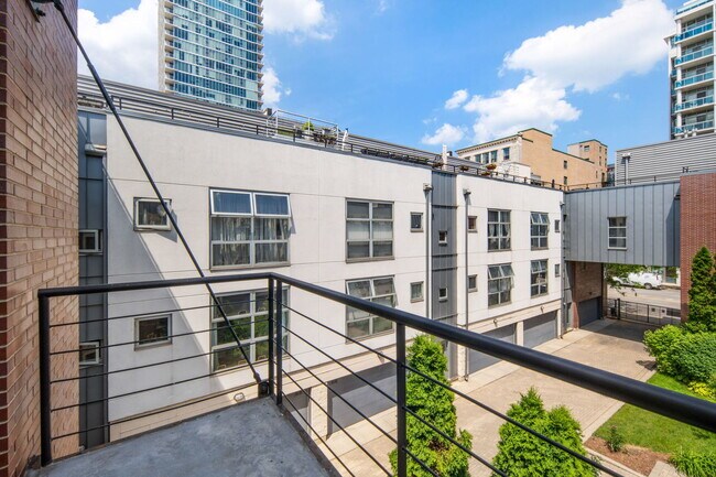 Building Photo - 1808 S Michigan Ave