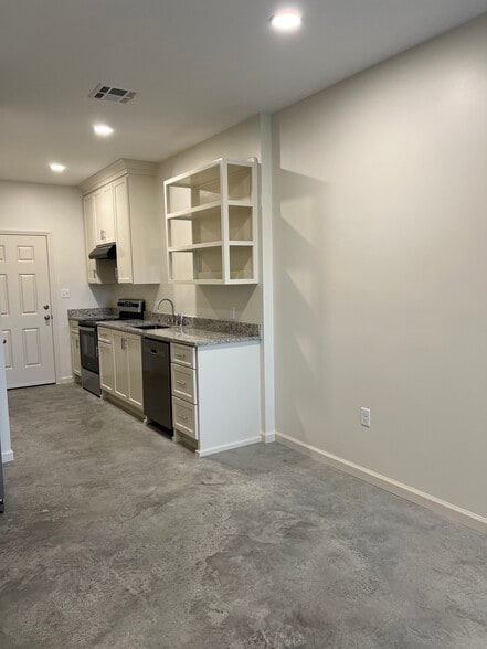 Building Photo - 299 Sara St