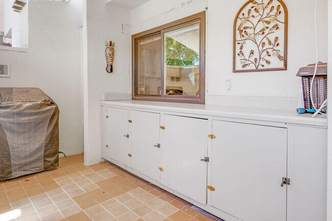 Building Photo - 48728 Desert Flower Dr