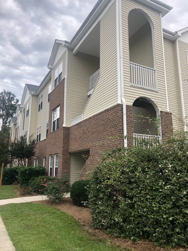 Building Photo - Sagedale Drive Unit 202