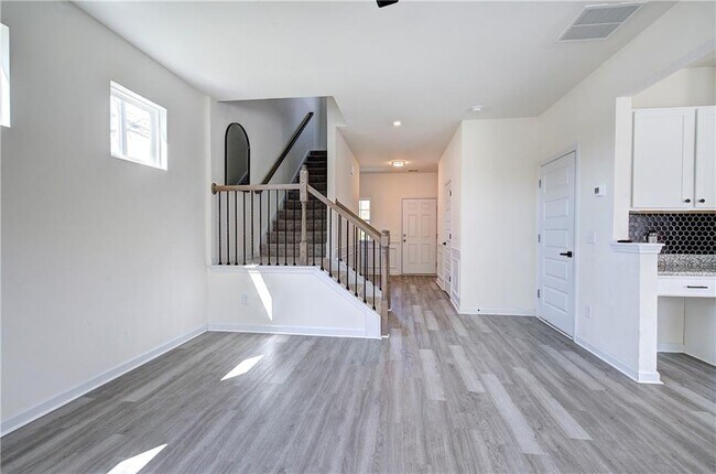 Building Photo - 10 Eagle Dr