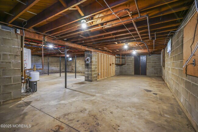 Building Photo - 94 Dickinson Ave