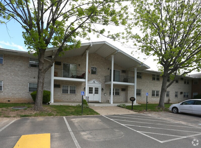 Building Photo - Willow Ridge Apartments