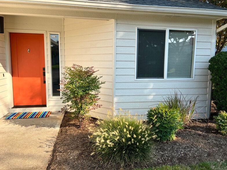 Front Door - 5358 Summerlake St SE