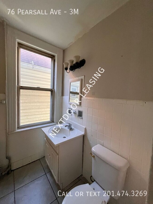 Building Photo - 76 Pearsall Ave