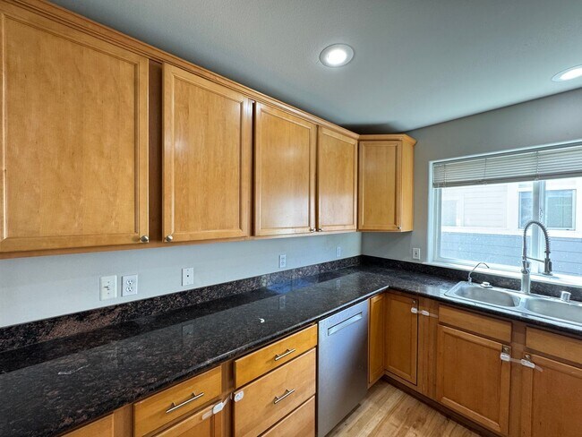 Building Photo - 150 W Florentia St
