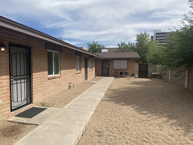 Building Photo - 1802 E Virginia Ave