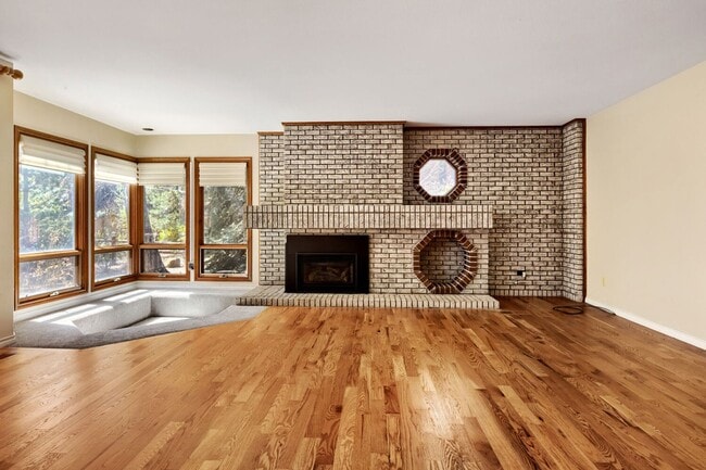 Building Photo - Outstanding Heritage Greens residence that features a spacious and airy layout that blends tradit...