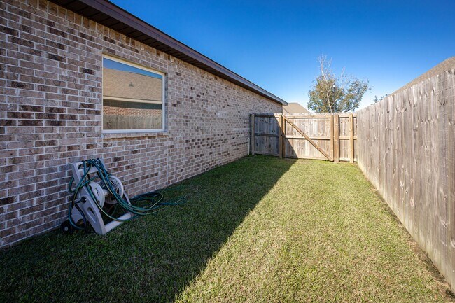 Building Photo - 10630 Harvest Dr