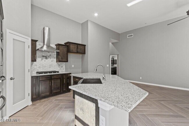 Building Photo - 913 Ada Ln