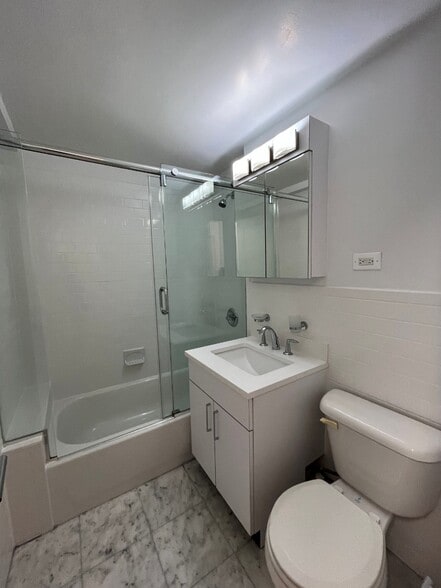 Building Photo - 20 Beekman Pl