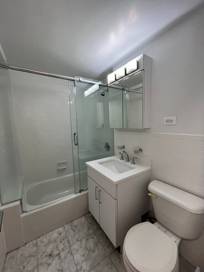 Building Photo - 20 Beekman Pl