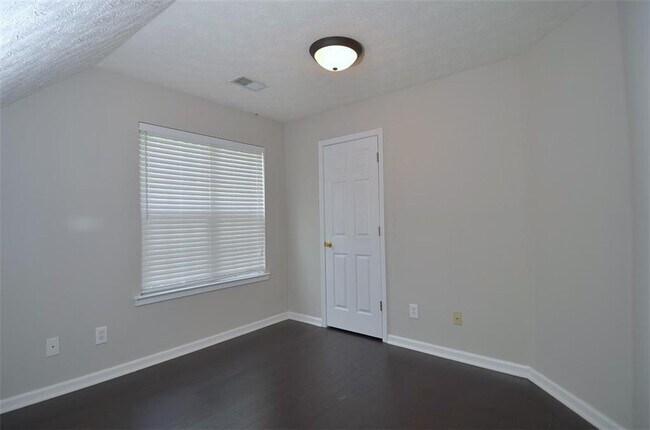 Building Photo - 2865 Cressington Bend NW