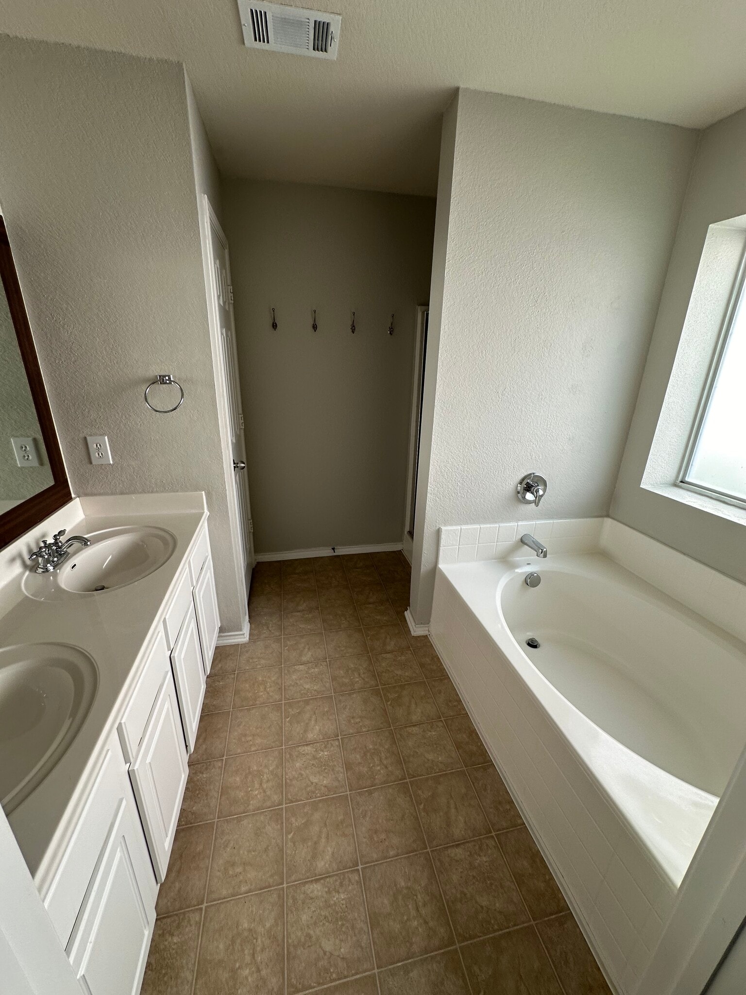 Building Photo - 213 Brahma Way