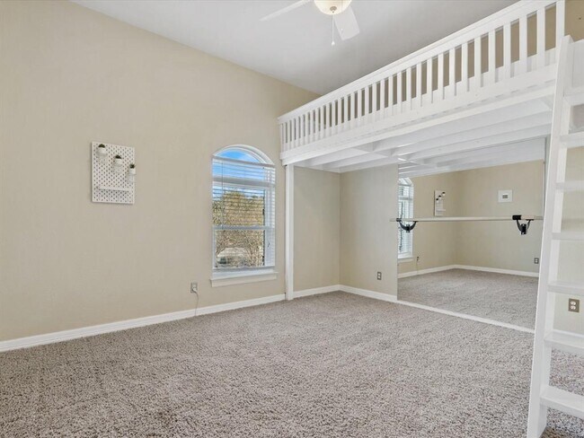 Building Photo - 1005 Overlook Bend