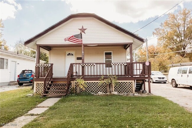 Building Photo - 864 Wyley Ave