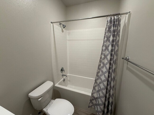 Building Photo - Beautiful 3 Bedroom Condo in West Covina