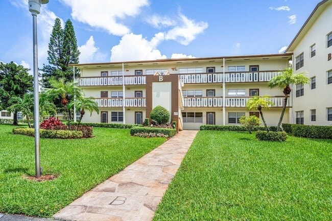 Building Photo - 74 Mansfield B