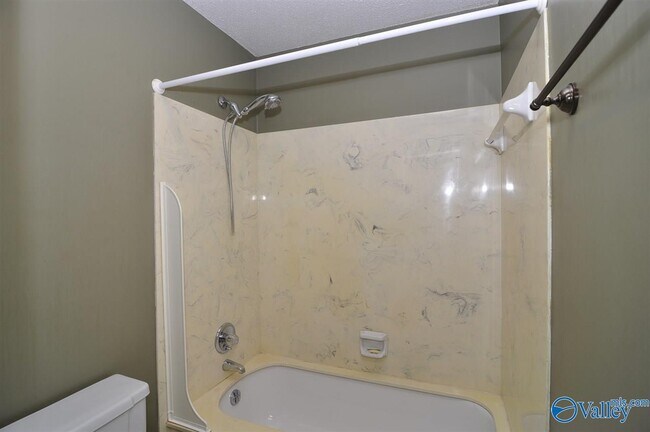 Building Photo - 9405 Hartwick Cir SE