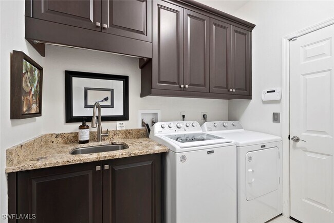 Building Photo - 8949 Lely Island Cir