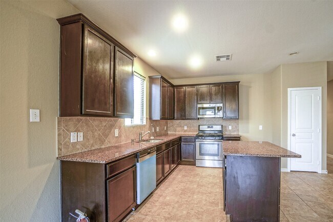 Building Photo - 8206 Jasmine Ct