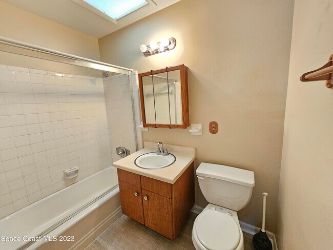 Building Photo - 2640 Dutton Dr