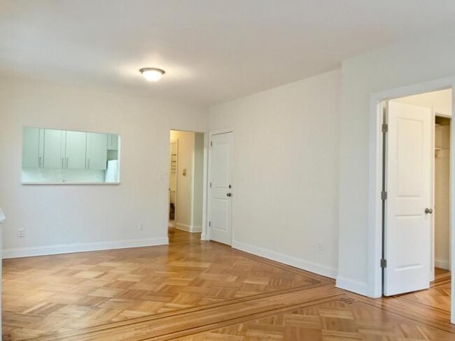 Building Photo - 3 bedroom in Brooklyn NY 11209