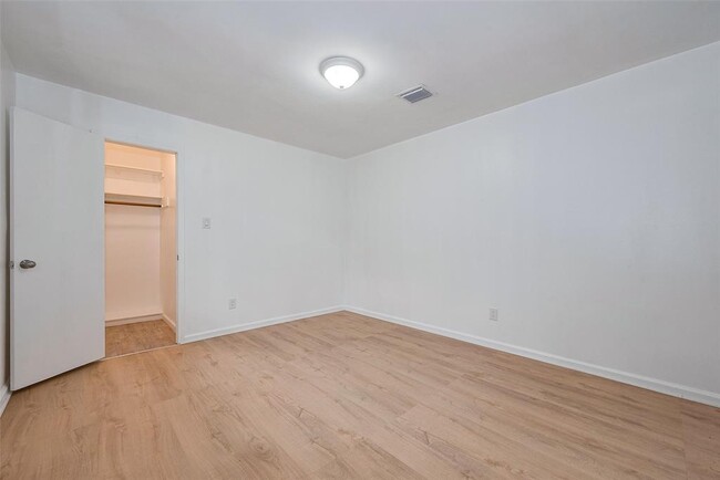 Building Photo - 25303 Lynbriar Ln