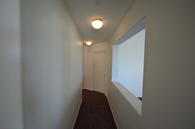 Building Photo - 2nd Floor Condo in a Gated Northeast Commu...