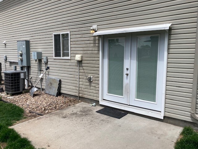 Building Photo - 211 Saratoga Cir