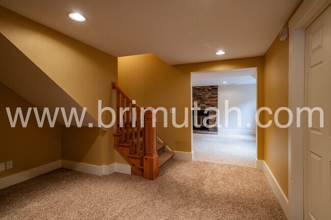 Building Photo - 105 Young Oak Rd