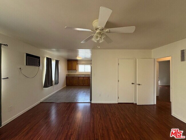 Building Photo - 806 N Hobart Blvd