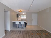 Building Photo - Amazing deal!! Tall Pines Condo