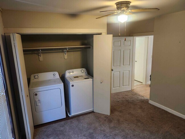 Building Photo - 422 Superior St