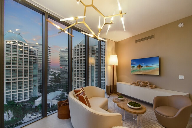 Building Photo - 2831 S Bayshore Dr