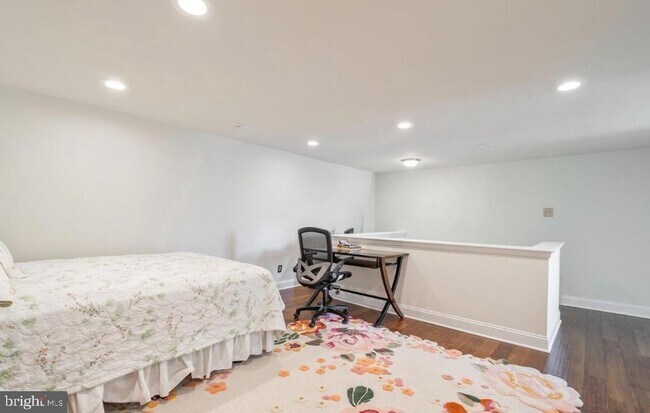 Building Photo - 2074 Yorktown S